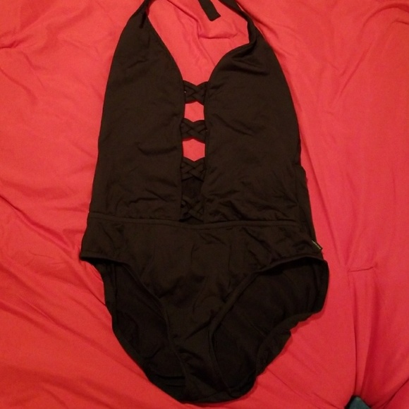 Sexy Kenneth Cole Swimsuit - Picture 2 of 7